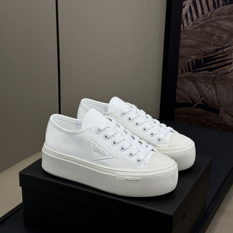 Pra*a casual shoes